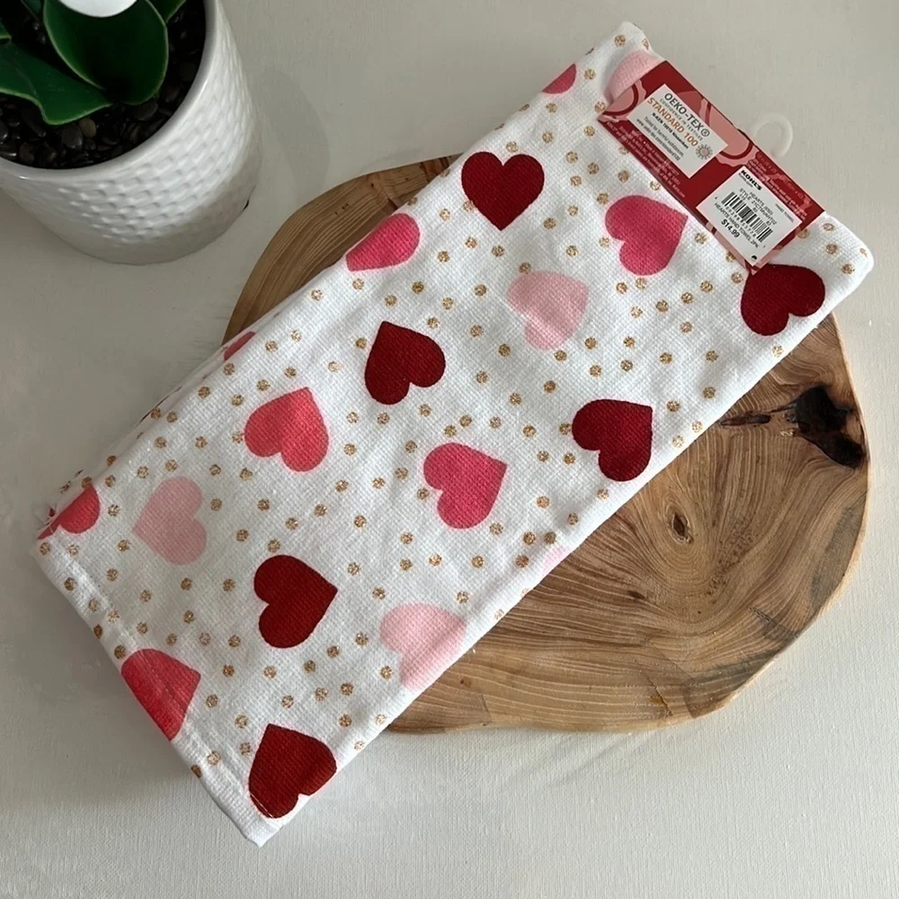 New. Valentine’s Heart Bath hand towels set of 2